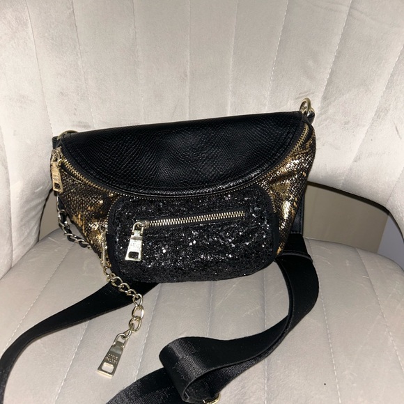 Steve Madden Black and Gold Sequin Crossbody Bag 🖤 - Picture 1 of 5